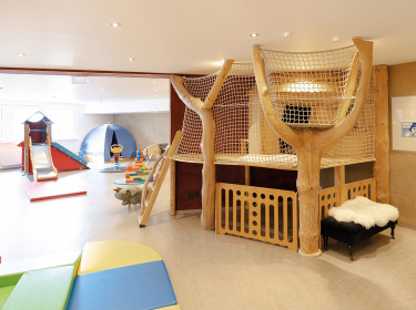 Indoor-Spielplatz Baumhaus
