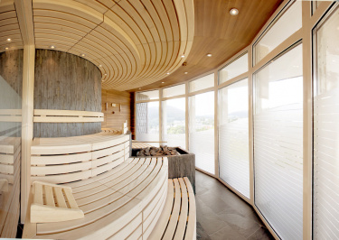 Große Sauna mit Panoramafenstern